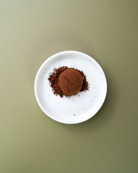 Czekolada do picia 50% cocoa – sproszkowana czekolada na białym talerzyku