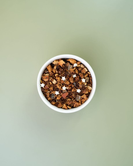 Rooibos o smaku karmelu i wanilii Creme Brulee w białej miseczce