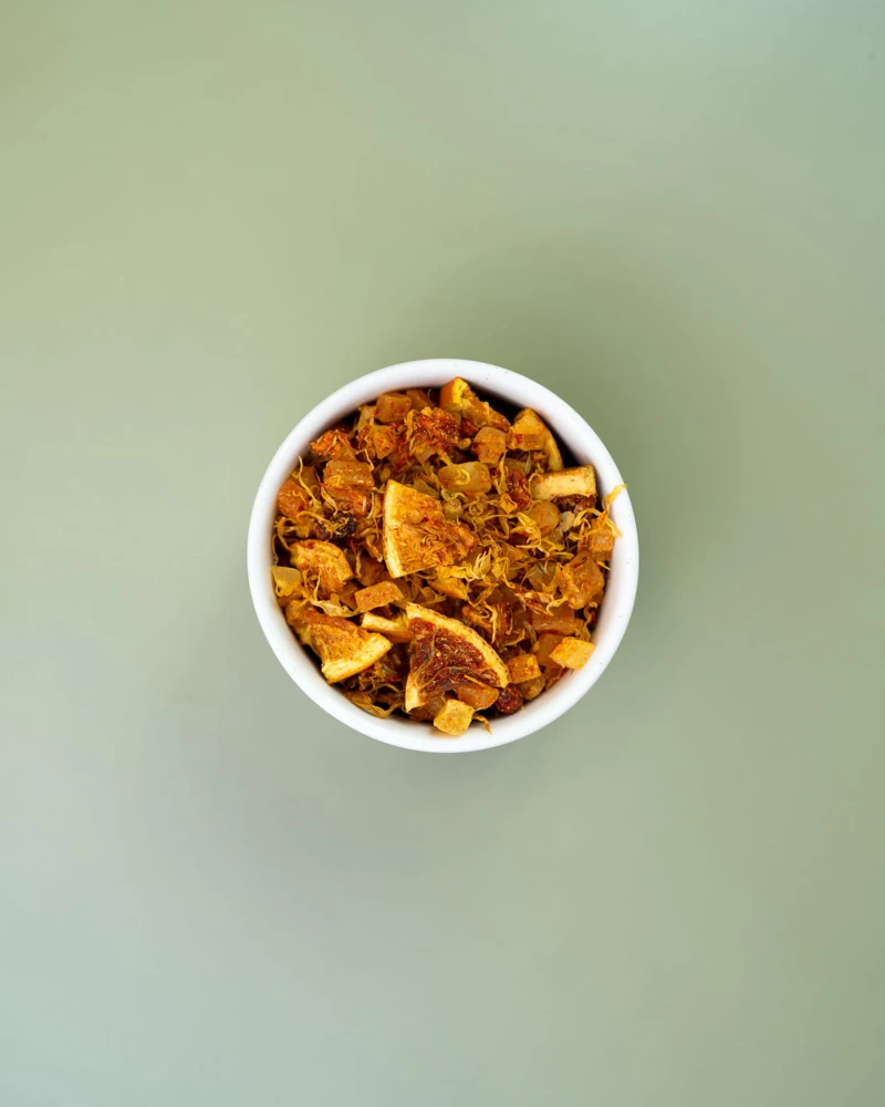Blend owocowy La La Mango w białej miseczce