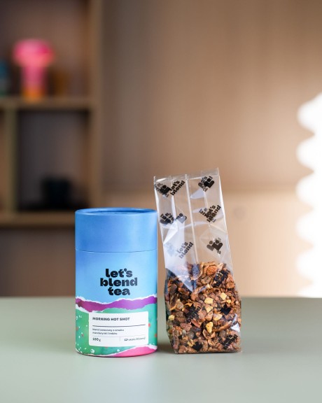 Blend owocowy Morning Hot Shot – tuba obok przezroczystej torebki z blendem
