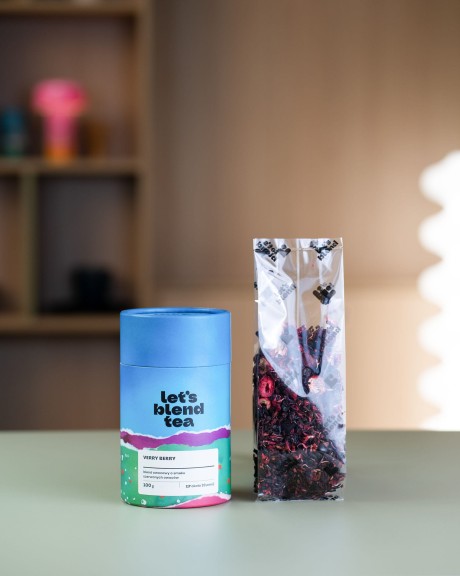 Blend owocowy Verry Berry – tuba obok przezroczystej torebki z blendem